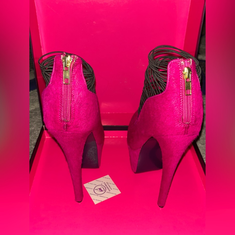 London trash high heels. Hot pink. Size 8
Never worn